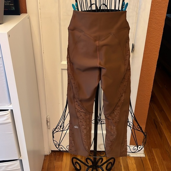 ALO Airlift Mesh High-Waist Celeste Capri - Cinnamon Brown-Size XS - Picture 4 of 5